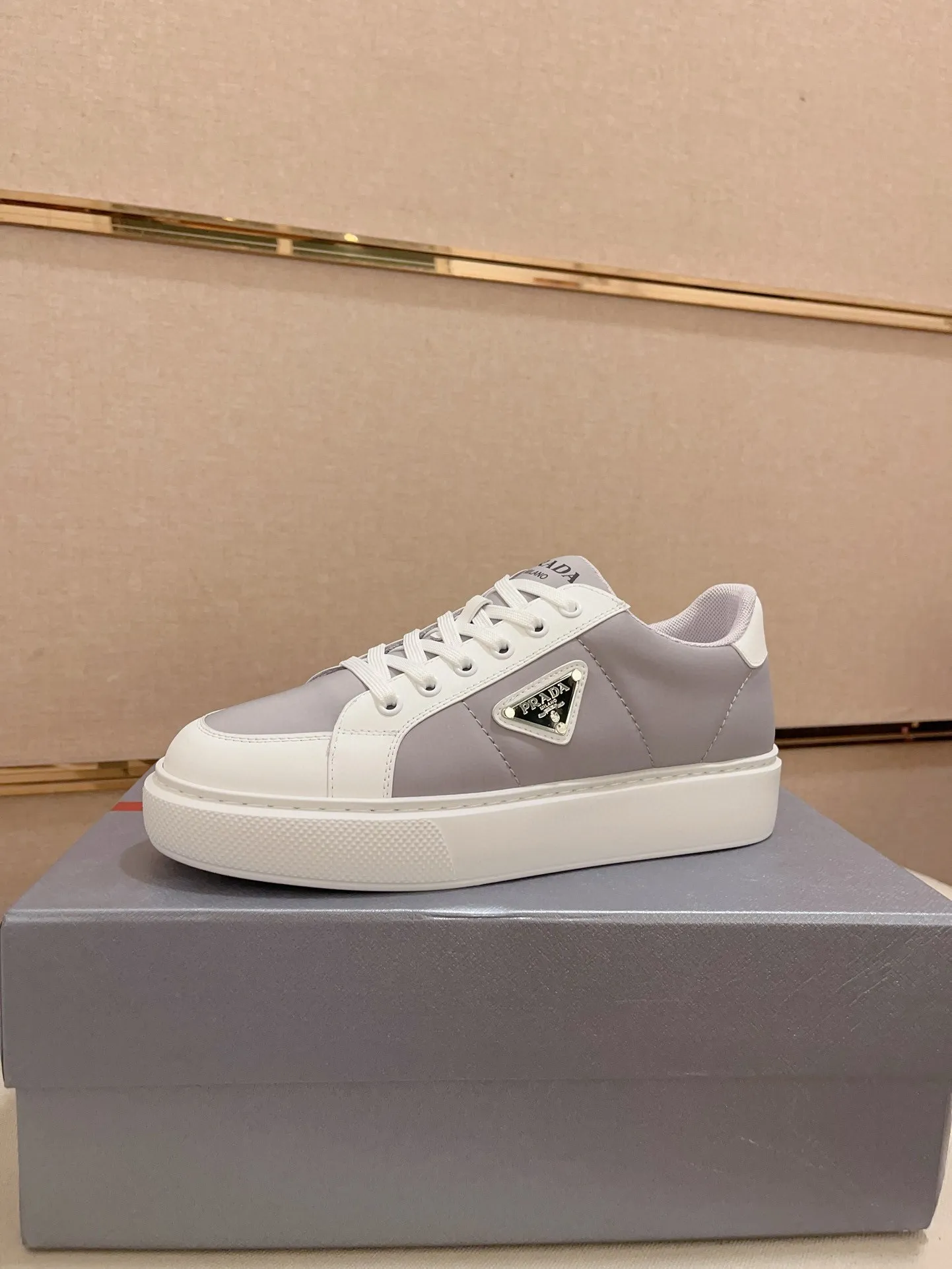 Factory price 580💰 ✔️✔️✔️High version High-quality new Prada (Prada) counters are on the market at the same time. The new men's shoes and 😘fabrics are selected from first-layer cowhide and are made by pure handicrafts. Lining: Full cowhide lining. 👍🏿 High-end ☄️ air-cushion molded anti-slip rubber outsole, exquisite lines, simple and elegant, comfortable and high-end for leisure travel. Code number: 38 to 44 (45 can be customized)